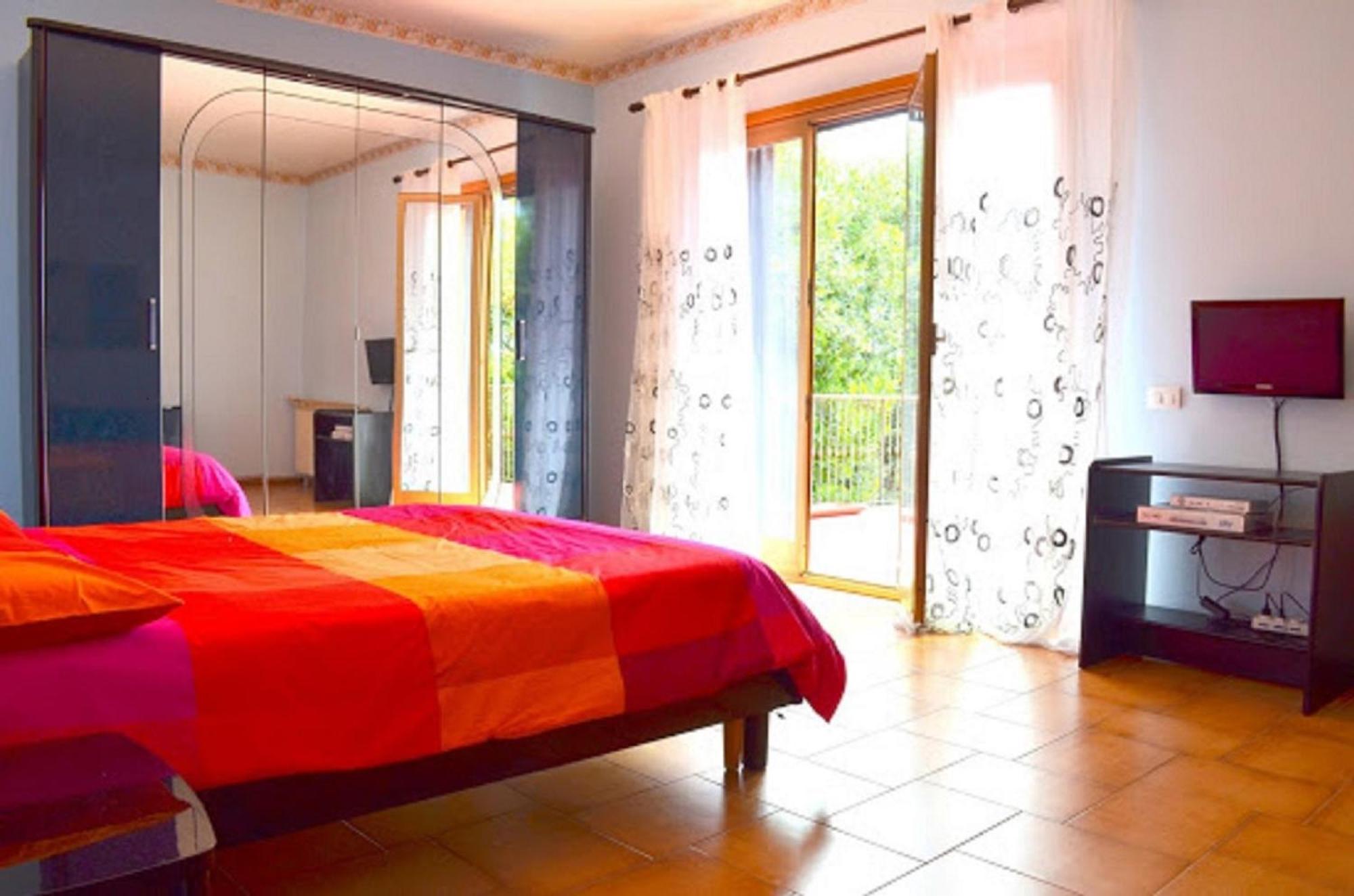 B&B Le Tre Rose Di Maria Pedara Exterior photo