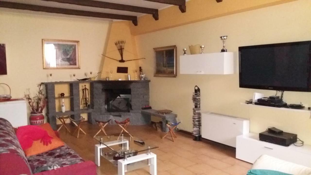 B&B Le Tre Rose Di Maria Pedara Exterior photo