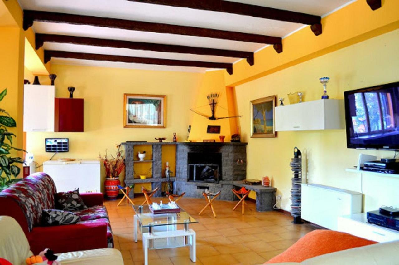 B&B Le Tre Rose Di Maria Pedara Exterior photo